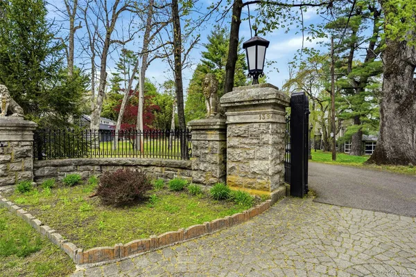 $1,995,000 | 139 Scarborough Road, Briarcliff Manor, NY 10510