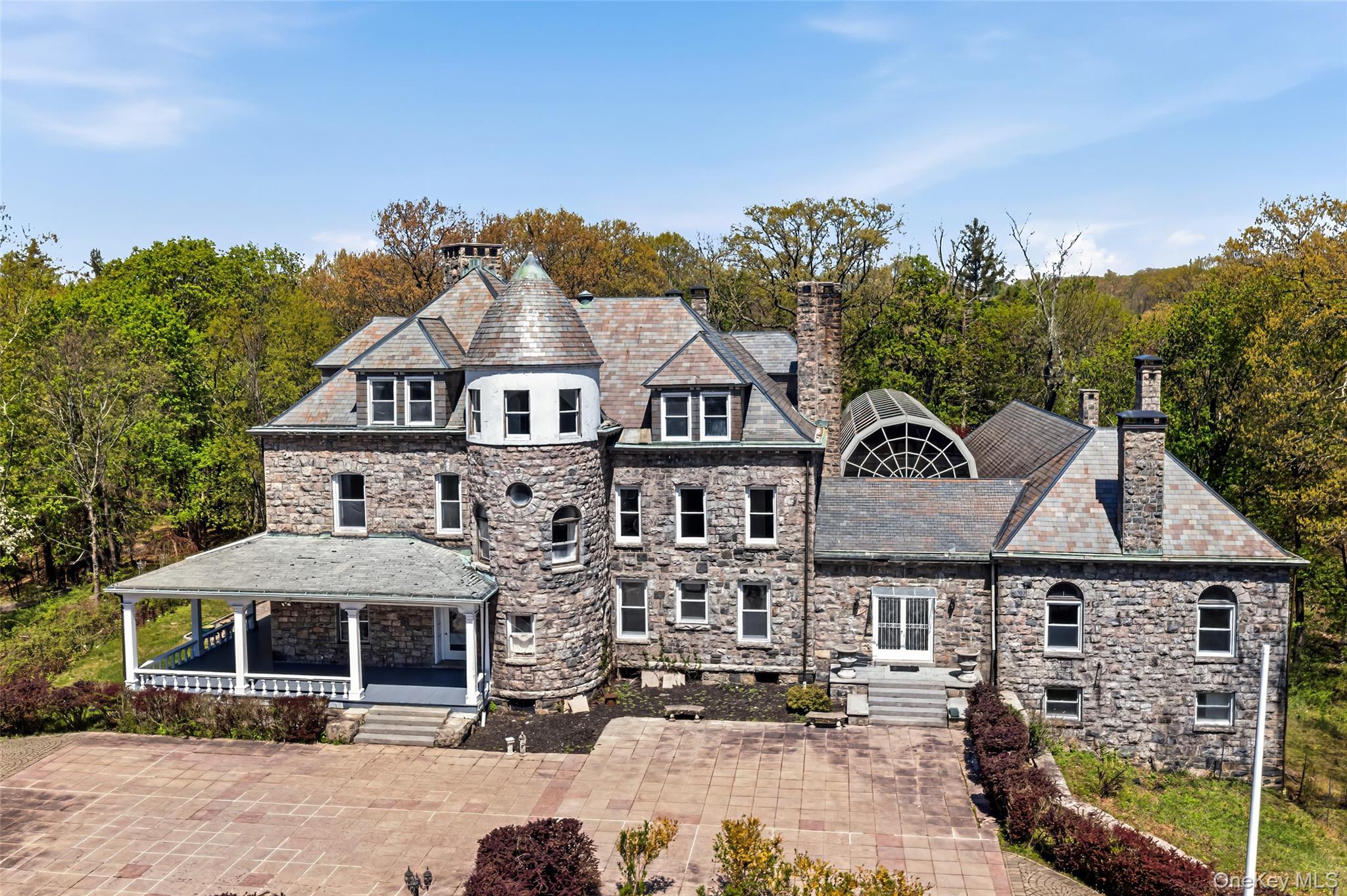 139 Scarborough Road Briarcliff Manor, NY 10510 - Photo 4 of 39