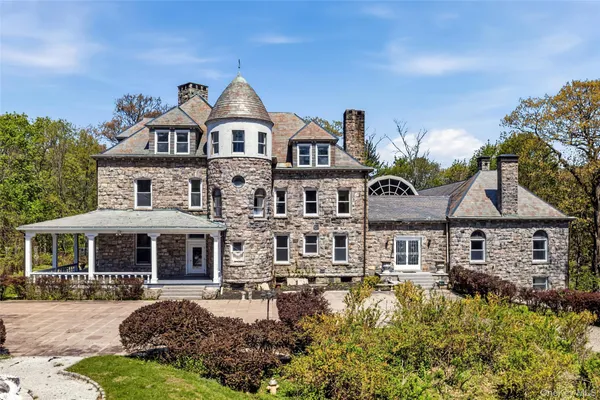 $1,995,000 | 139 Scarborough Road, Briarcliff Manor, NY 10510