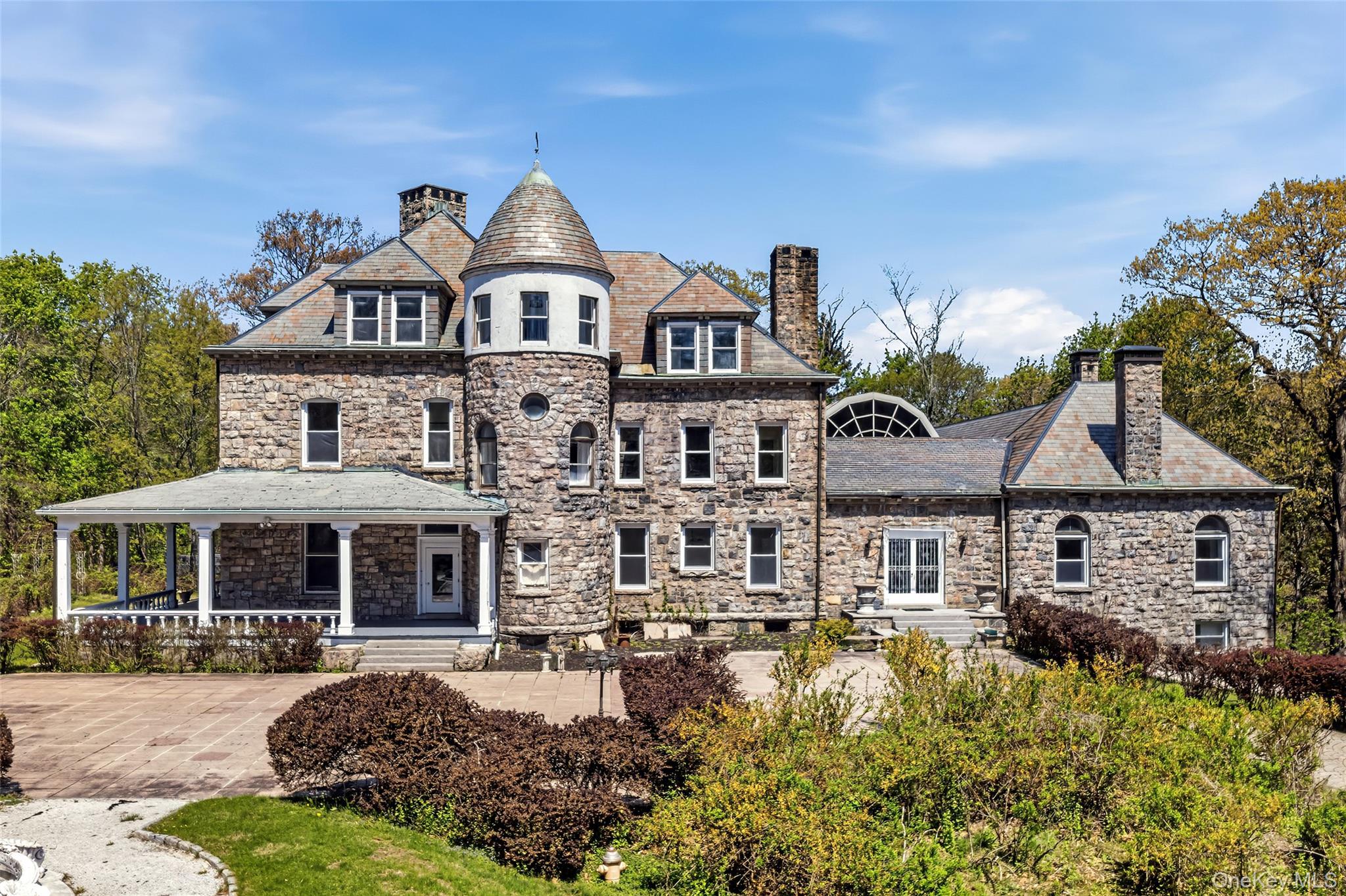 139 Scarborough Road Briarcliff Manor, NY 10510 - Photo 5 of 39