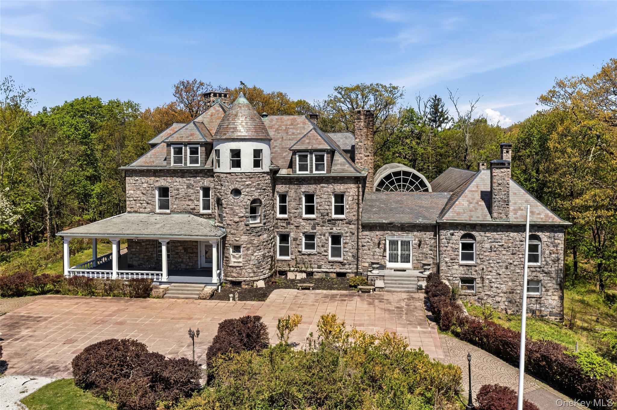 139 Scarborough Road Briarcliff Manor, NY 10510 - Photo 7 of 39
