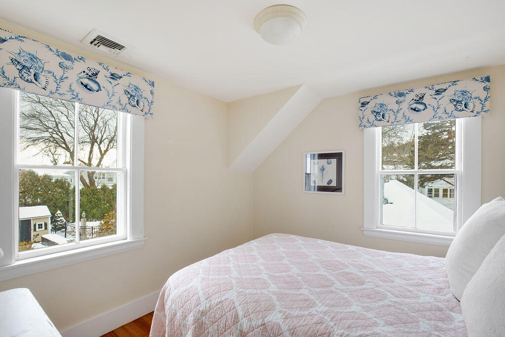 25 Shore Road, Unit A Ogunquit, ME 03907 - Photo 27 of 41 marathonrealty_24ashorerdogunquit_rs-021