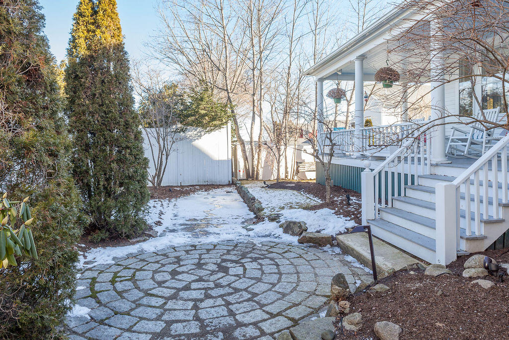 25 Shore Road, Unit A Ogunquit, ME 03907 - Photo 4 of 41 marathonrealty_24ashorerdogunquit_rs-038