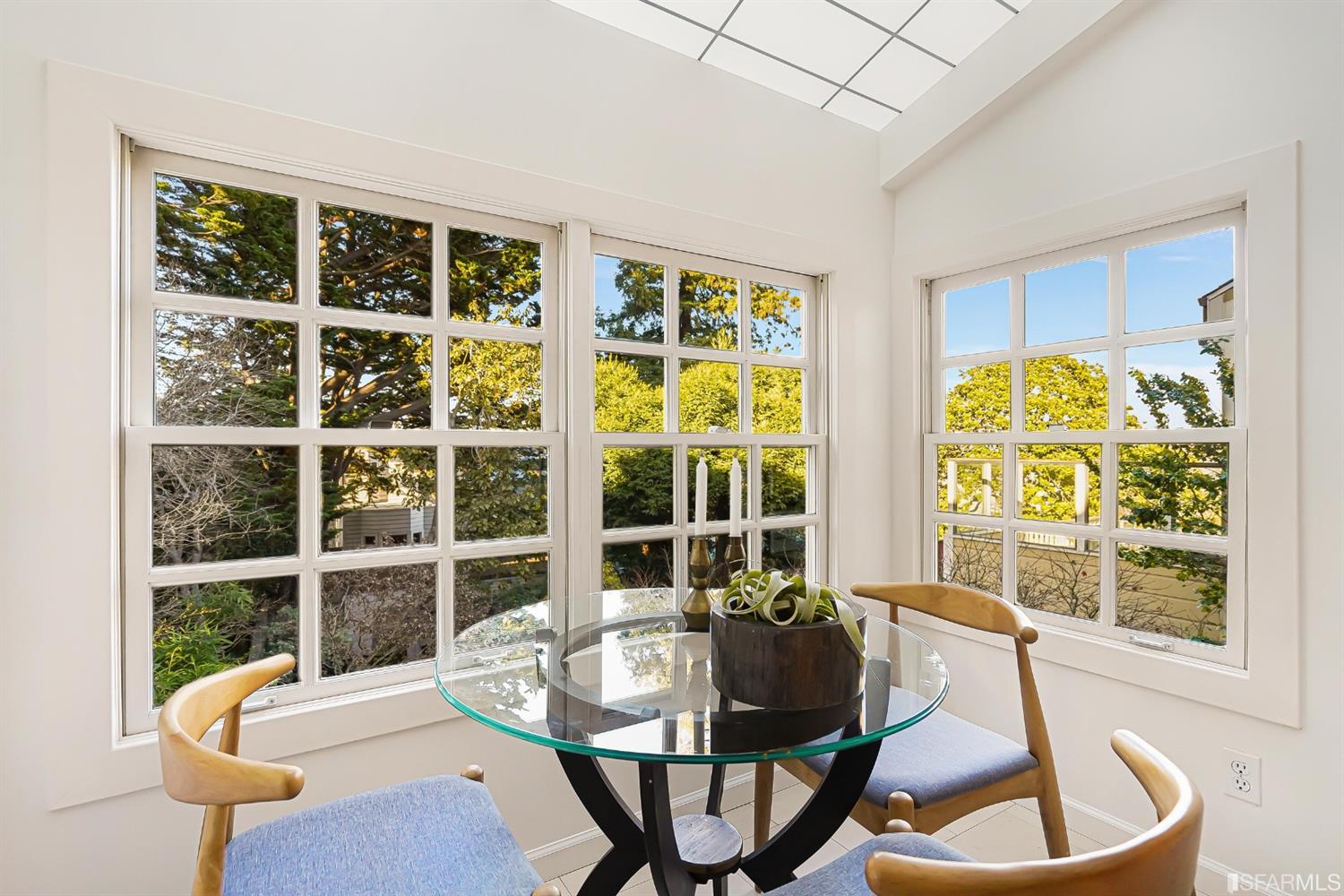 720 Waller Street San Francisco, CA 94117 - Photo 19 of 44 a dining room with furniture and window