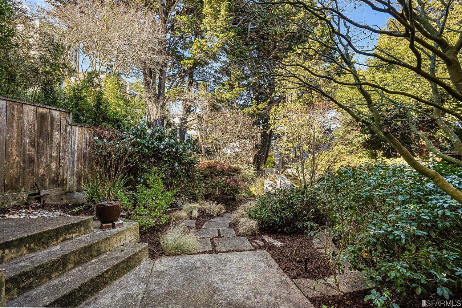 720 Waller Street San Francisco, CA 94117 - Photo 39 of 44 a view of a garden