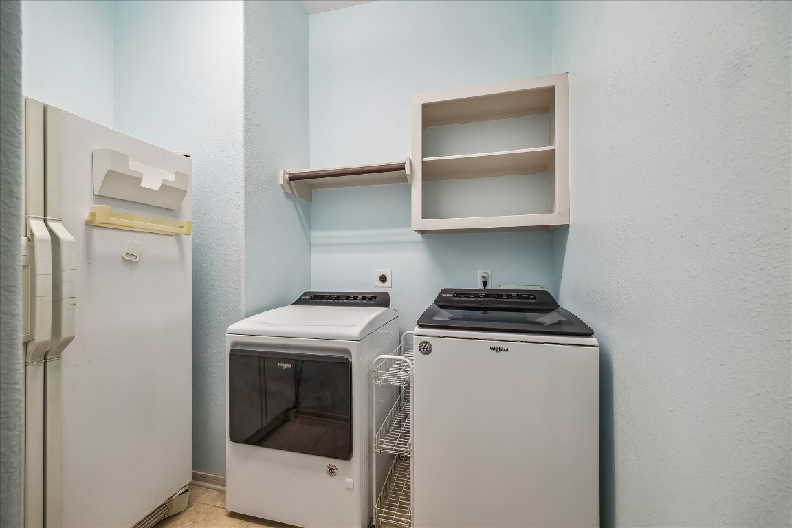 2902 Red Maple Drive Katy, TX 77494 - Photo 28 of 30 a stove top oven sitting inside of a kitchen