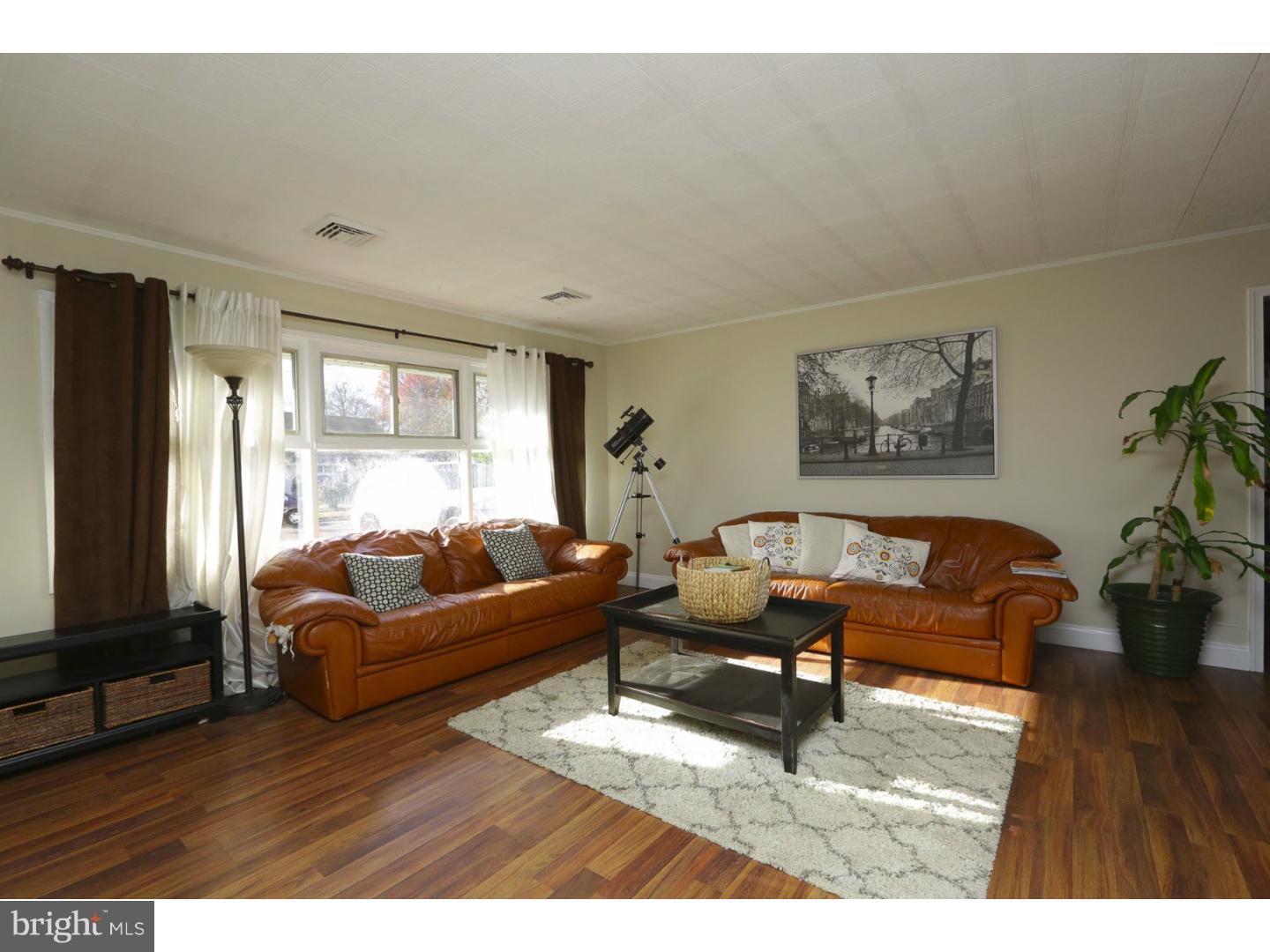 44 Merry Turn Road Levittown, PA 19056 - Photo 2 of 18 Gallery Image 2