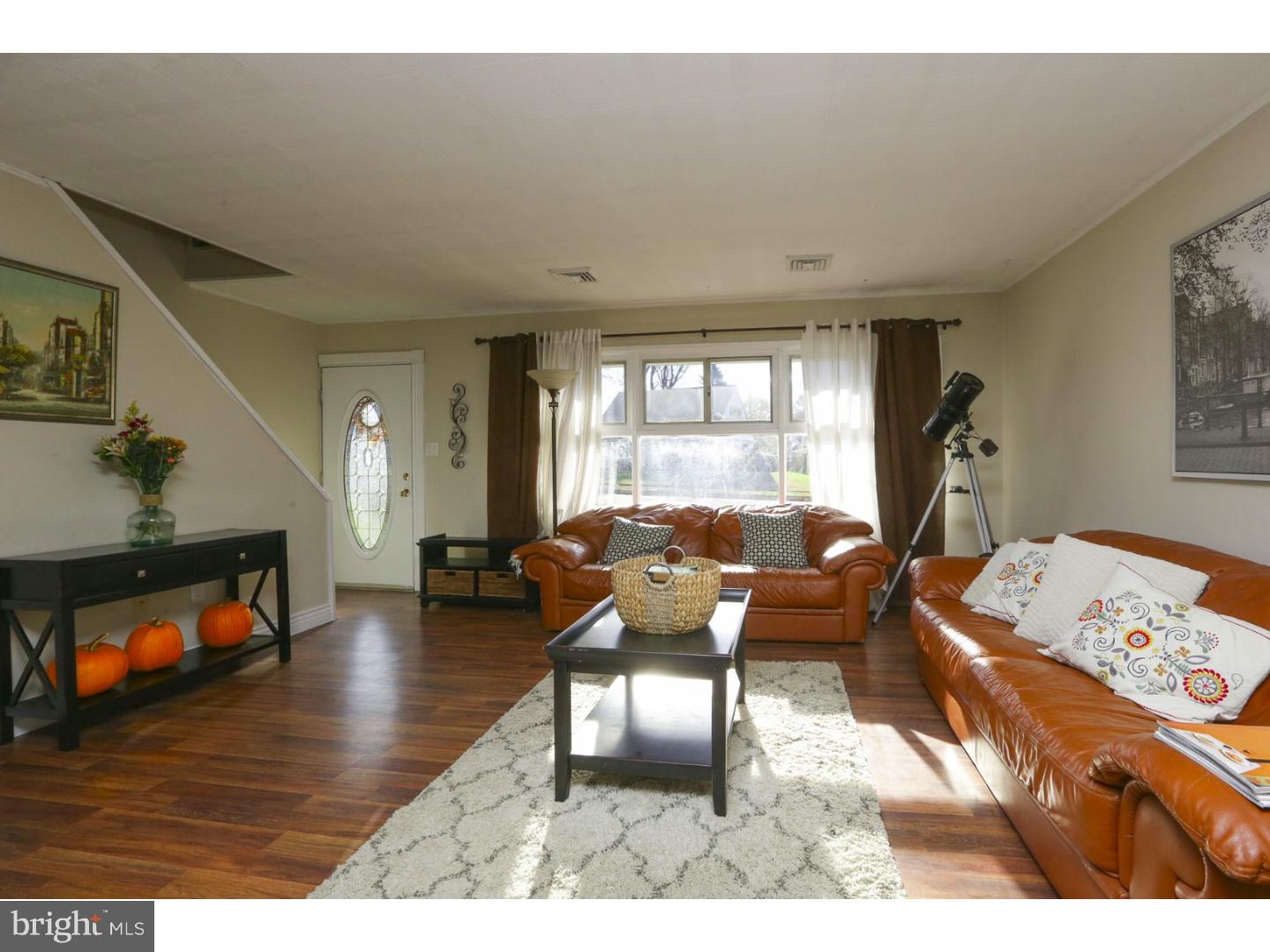 44 Merry Turn Road Levittown, PA 19056 - Photo 4 of 18 Gallery Image 4