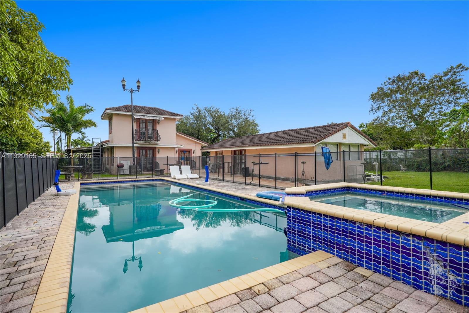 300 Southwest 123rd Avenue Miami, FL 33184 - Photo 15 of 37