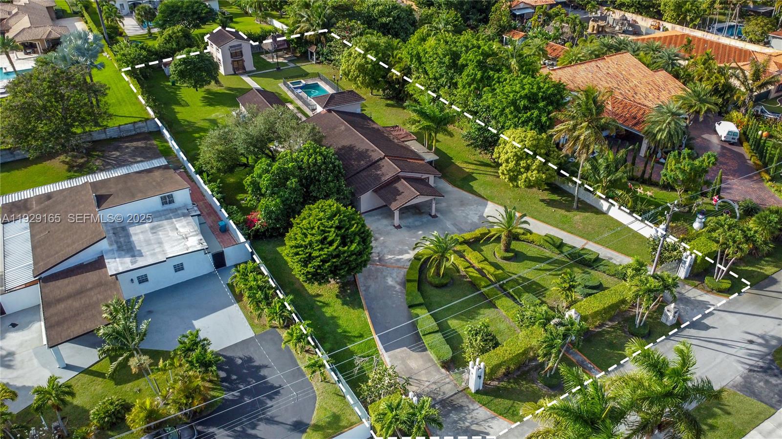 300 Southwest 123rd Avenue Miami, FL 33184 - Photo 2 of 37