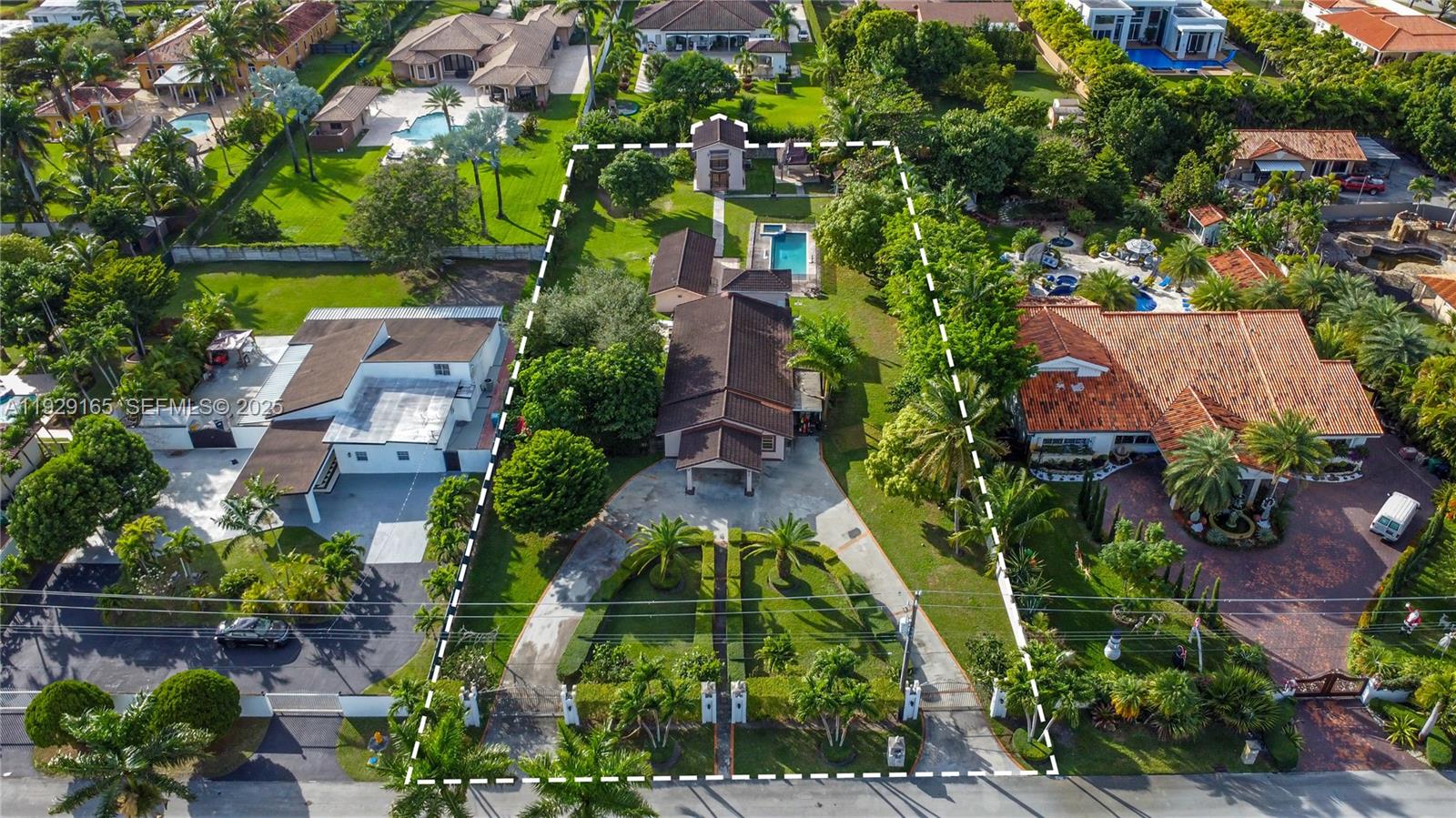 300 Southwest 123rd Avenue Miami, FL 33184 - Photo 3 of 37