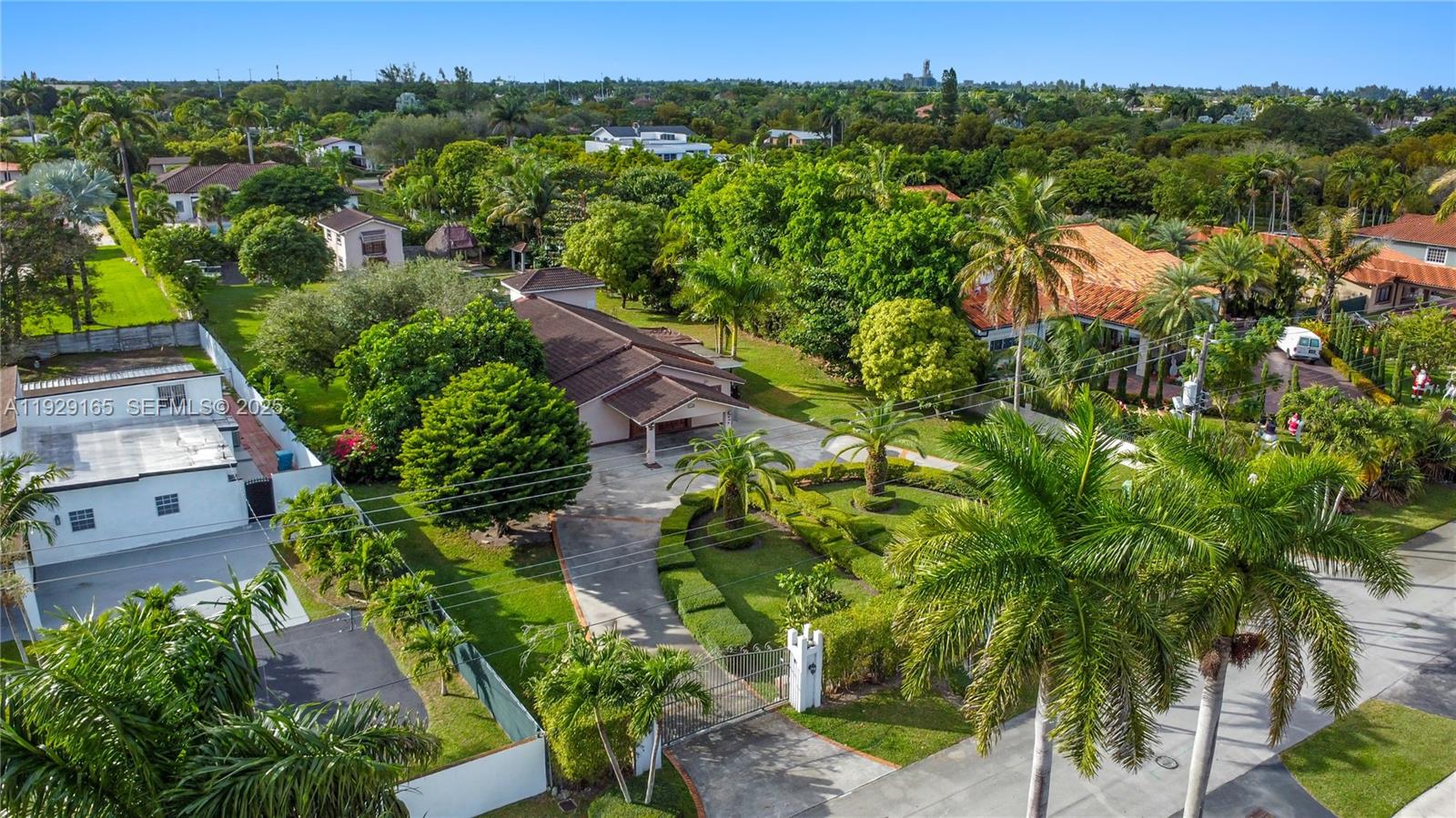 300 Southwest 123rd Avenue Miami, FL 33184 - Photo 9 of 37