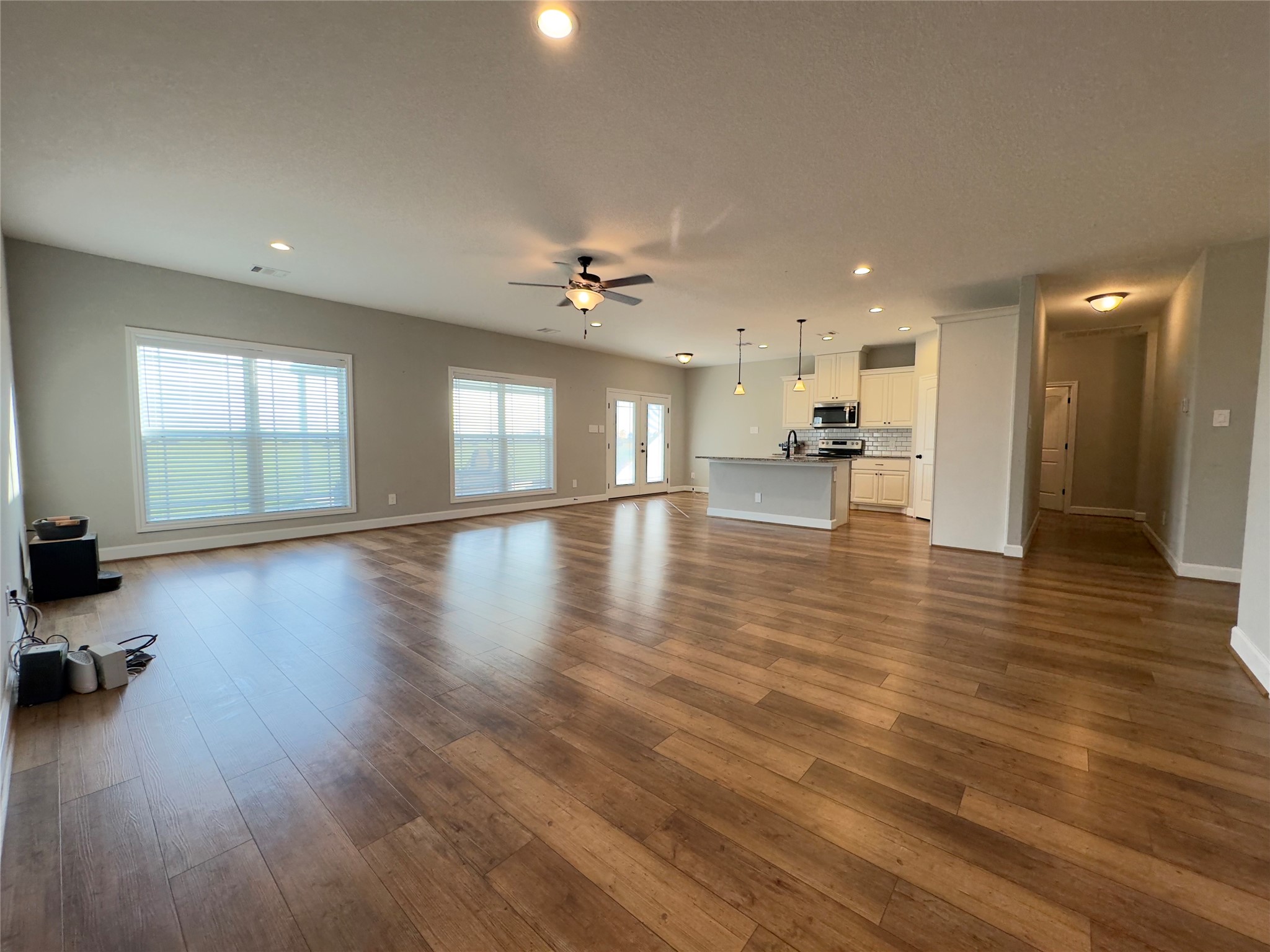 723 Sandy Corner Road El Campo, TX 77437 - Photo 5 of 20 Beautiful open concept so your entire family can enjoy being together!
