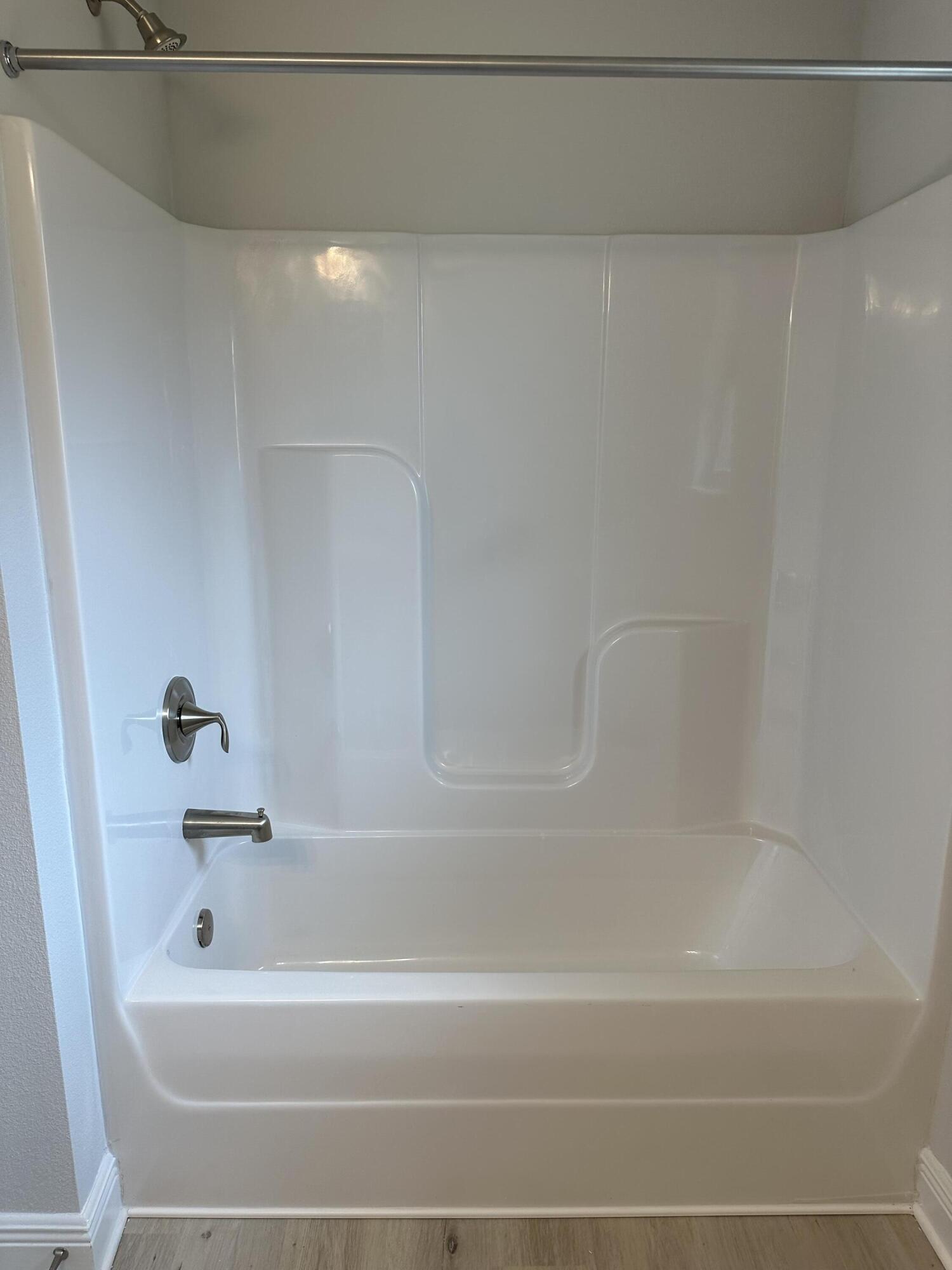 211 Baycliff Drive Crestview, FL 32536 - Photo 10 of 25 a bathroom with a bathtub