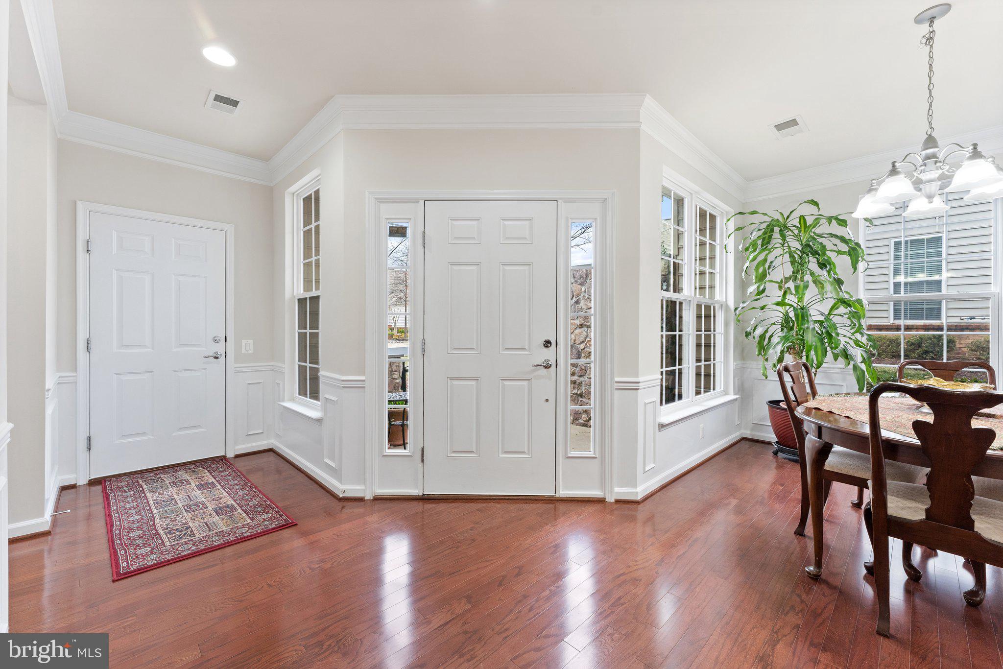 20462 Valley Falls Square Ashburn, VA 20147 - Photo 15 of 55 Dining Room