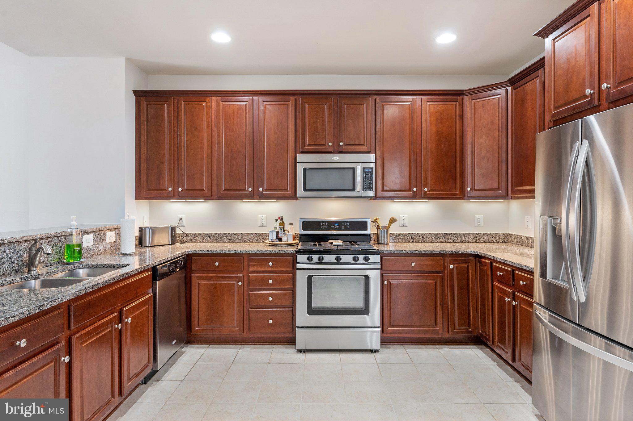20462 Valley Falls Square Ashburn, VA 20147 - Photo 18 of 55 Kitchen
