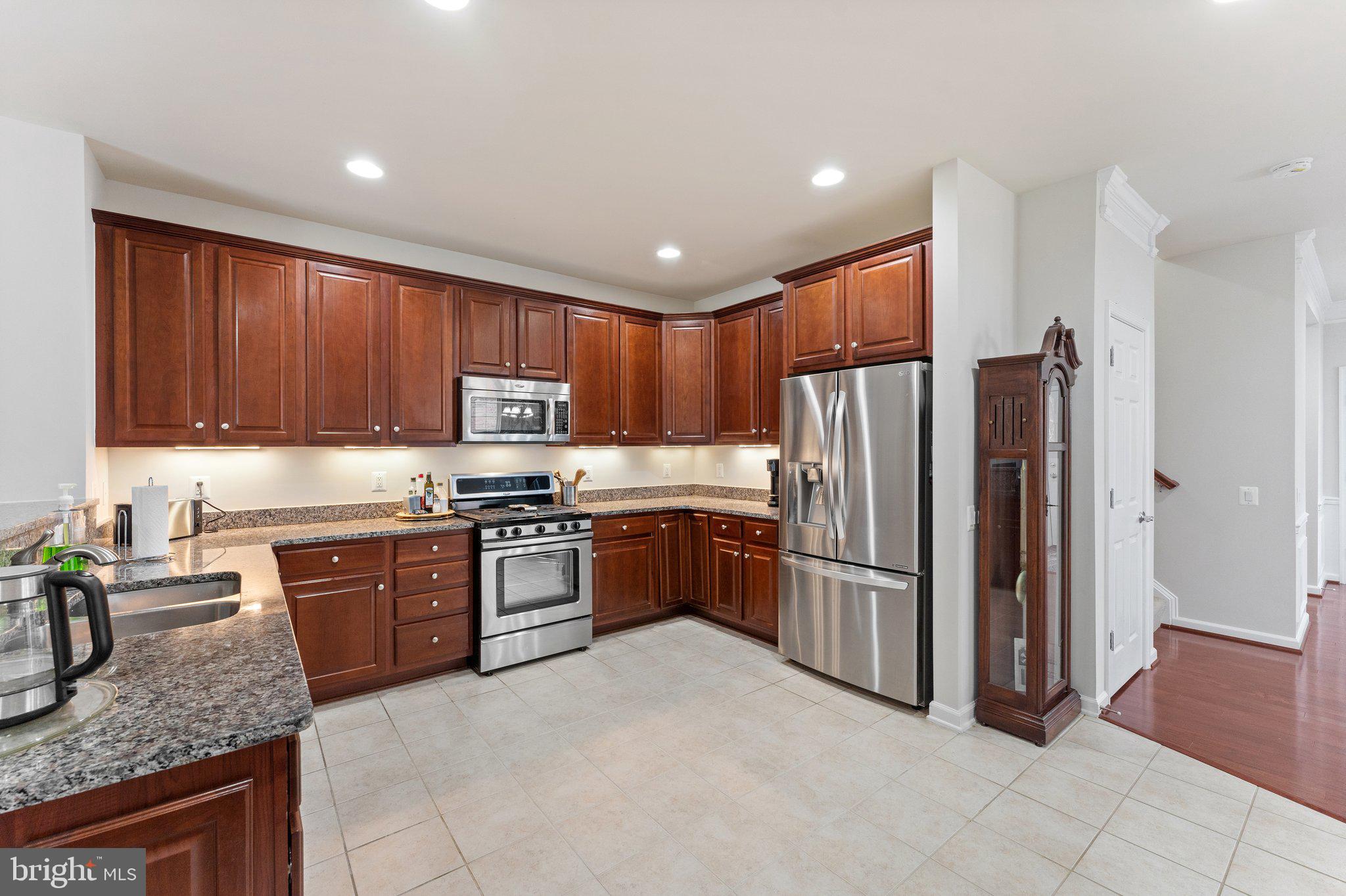 20462 Valley Falls Square Ashburn, VA 20147 - Photo 19 of 55 Kitchen