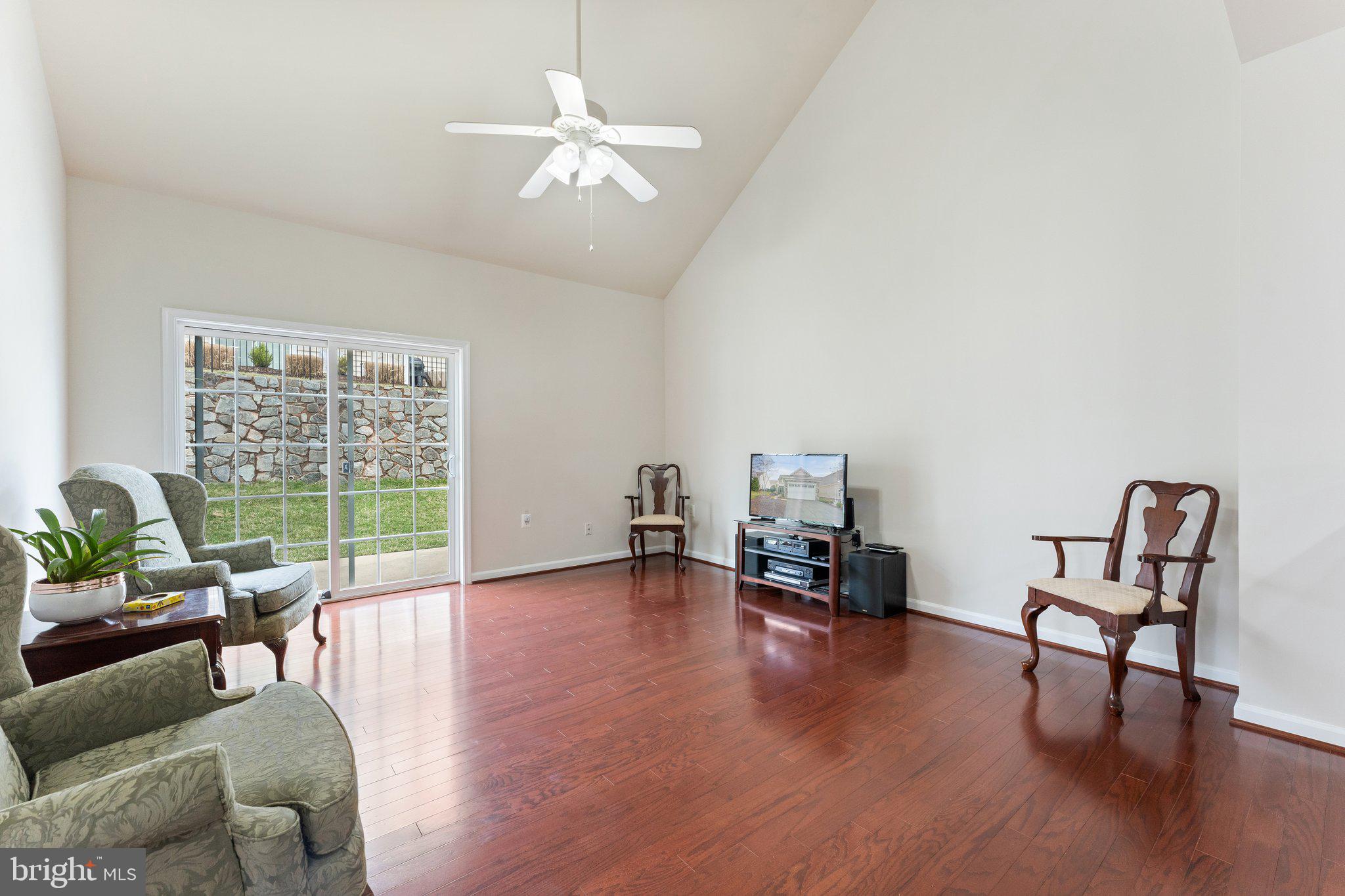 20462 Valley Falls Square Ashburn, VA 20147 - Photo 23 of 55 Living Room