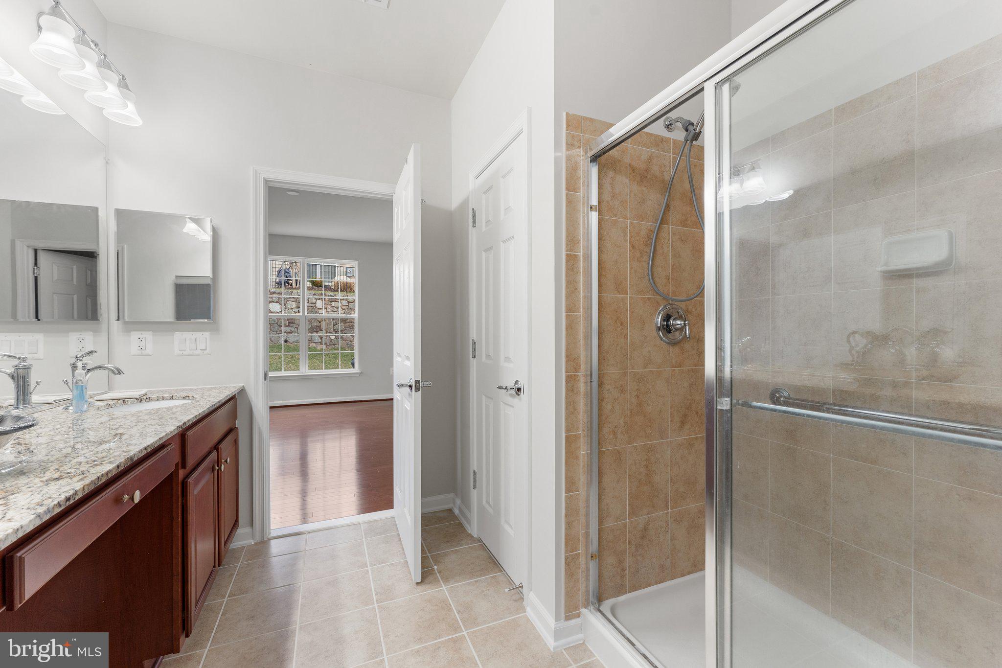 20462 Valley Falls Square Ashburn, VA 20147 - Photo 30 of 55 Master Bath