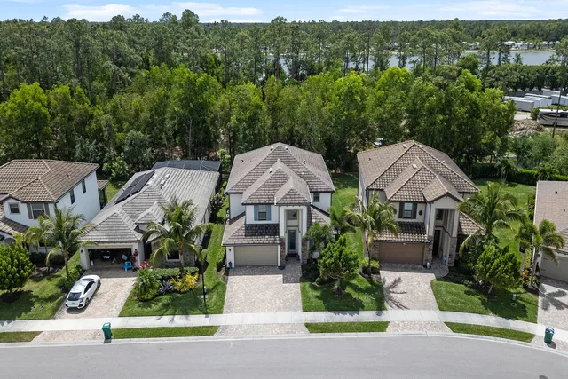 $849,000 | 9403 Foxglove Lane, Naples, FL 34120