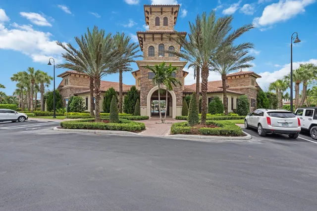 $849,000 | 9403 Foxglove Lane, Naples, FL 34120