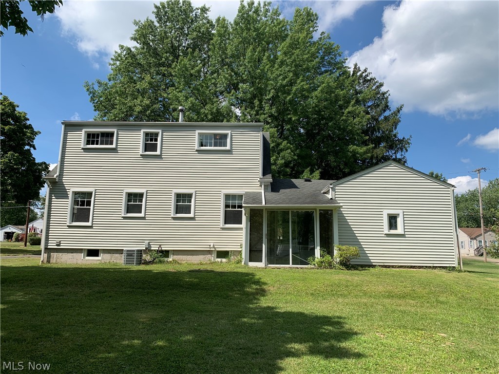 105 Aldrich Road Youngstown, OH 44515 - Photo 3 of 19