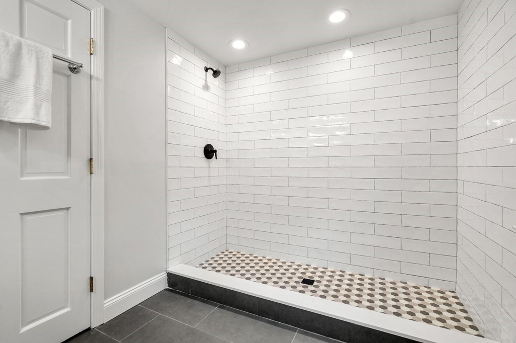 55 Greenwood Road Andover, MA 01810 - Photo 33 of 39 Gallery Image 33