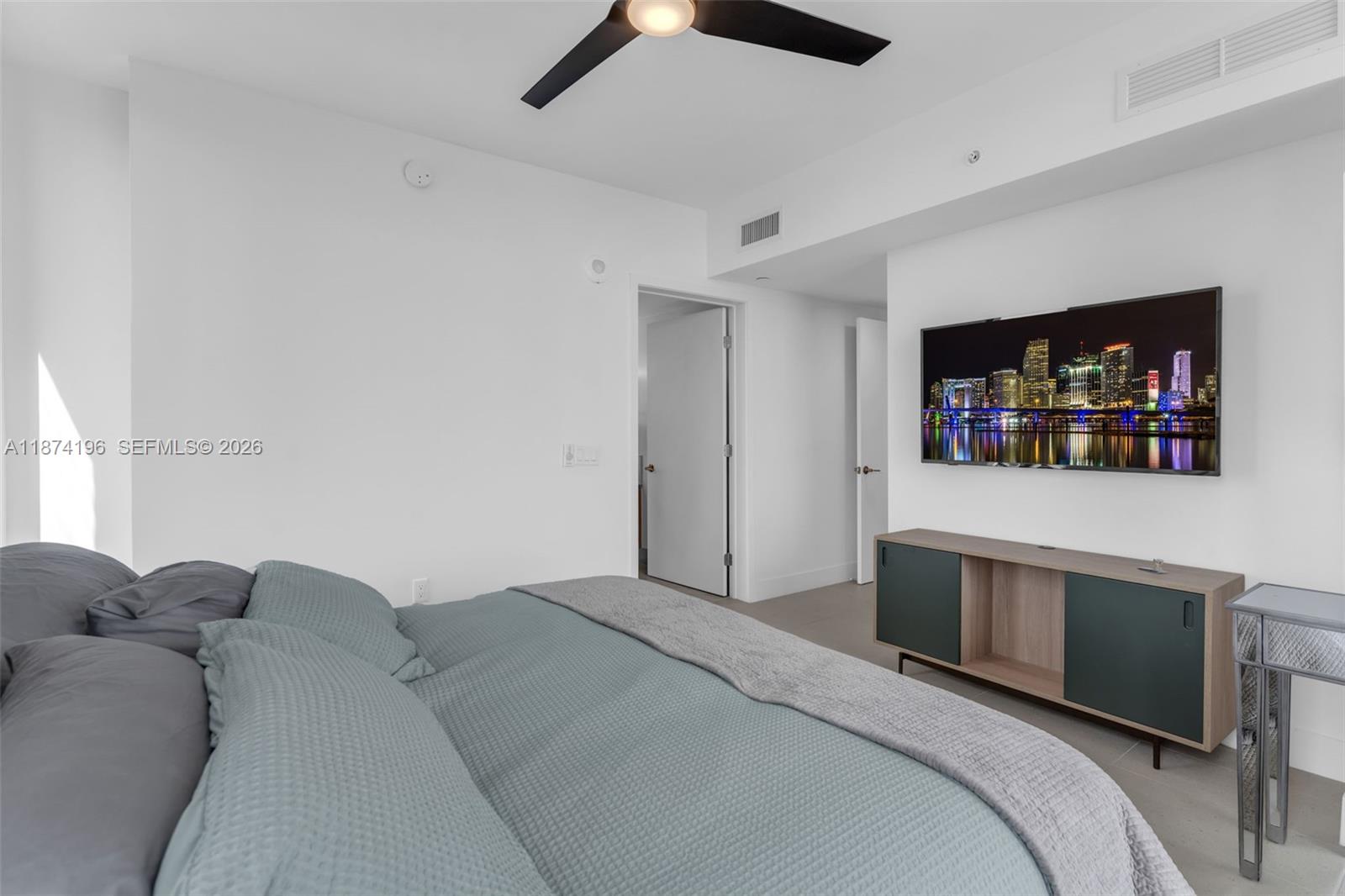 159 Northeast 6th Street, Unit 4016 Miami, FL 33132 - Photo 18 of 50 a bed room with a bed and a television