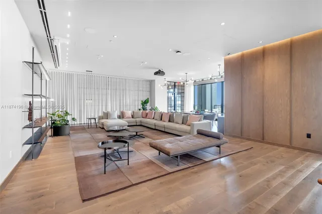 $8,500 | 159 Northeast 6th Street, Unit 4016, Miami, FL 33132