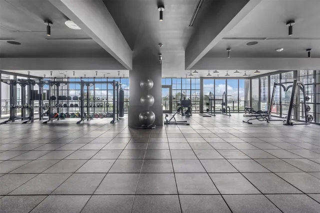 $8,500 | 159 Northeast 6th Street, Unit 4016, Miami, FL 33132