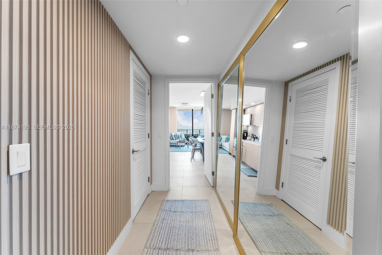 159 Northeast 6th Street, Unit 4016 Miami, FL 33132 - Photo 6 of 50 a view of a hallway with a living room