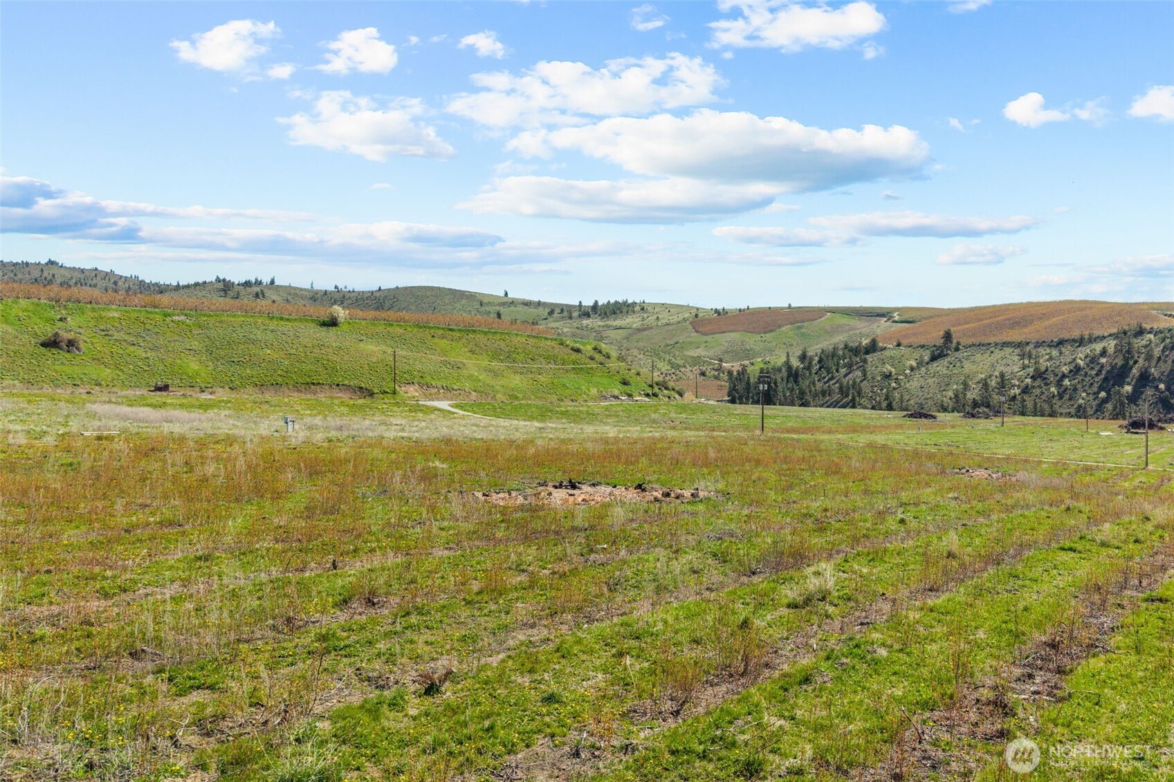 565 Boyd Loop Road Manson, WA 98831 - Photo 27 of 27 a view of a city with an ocean