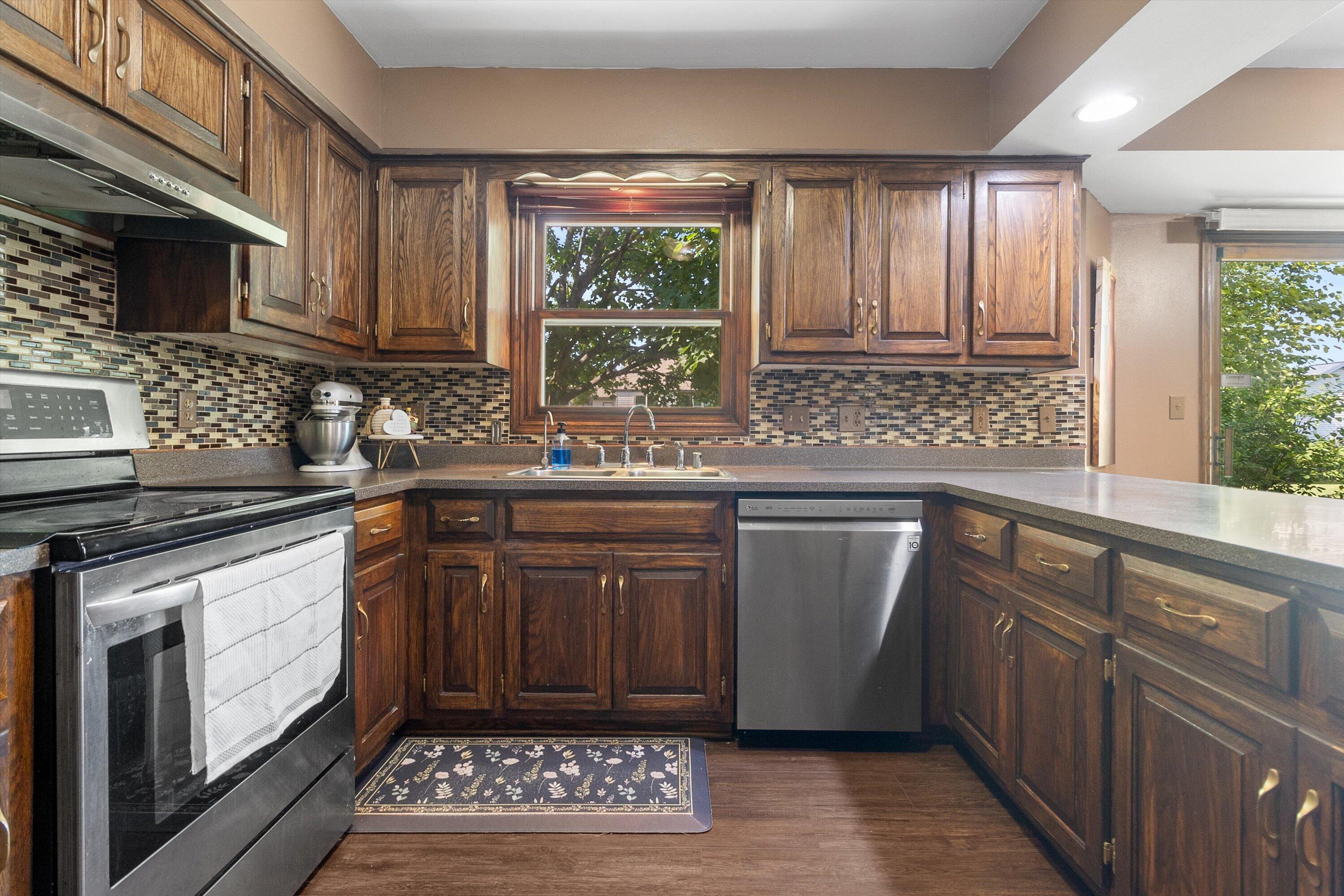 629 2 Rivers Drive Mukwonago, WI 53149 - Photo 16 of 42 All appliances included