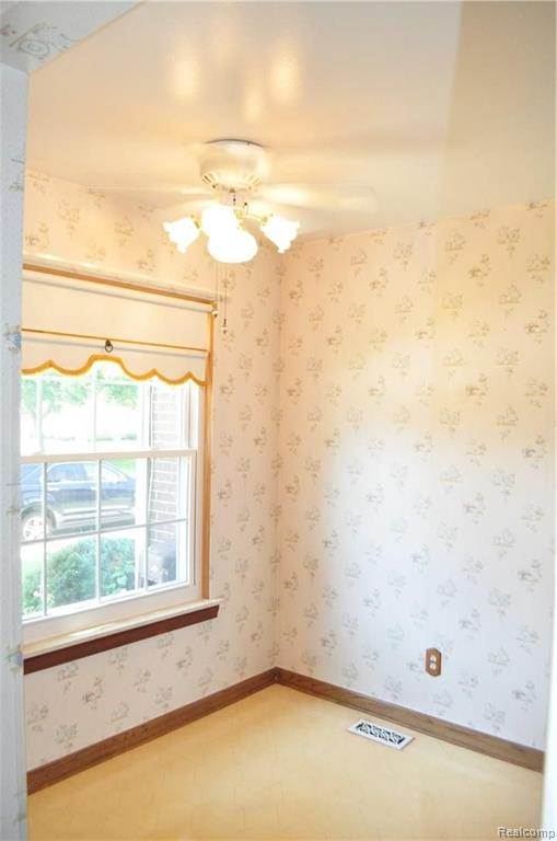 12631 Ronda Drive Southgate, MI 48195 - Photo 12 of 28