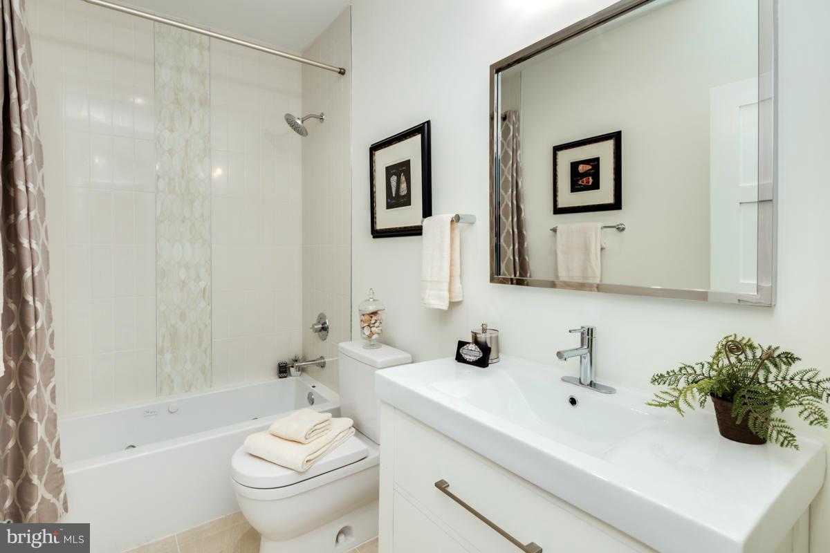 1723 Willard Street Northwest Washington, DC 20009 - Photo 18 of 30 Bath #2