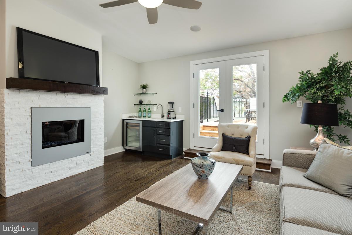 1723 Willard Street Northwest Washington, DC 20009 - Photo 21 of 30 Family Room