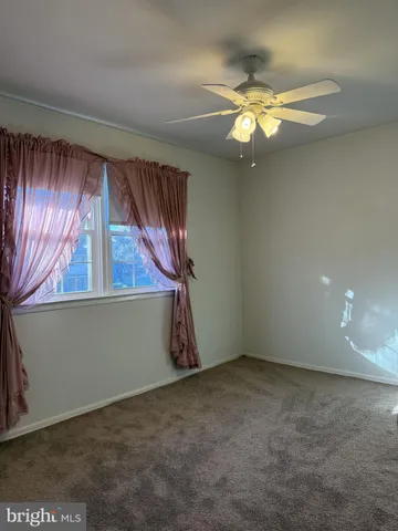 a view of empty room with window