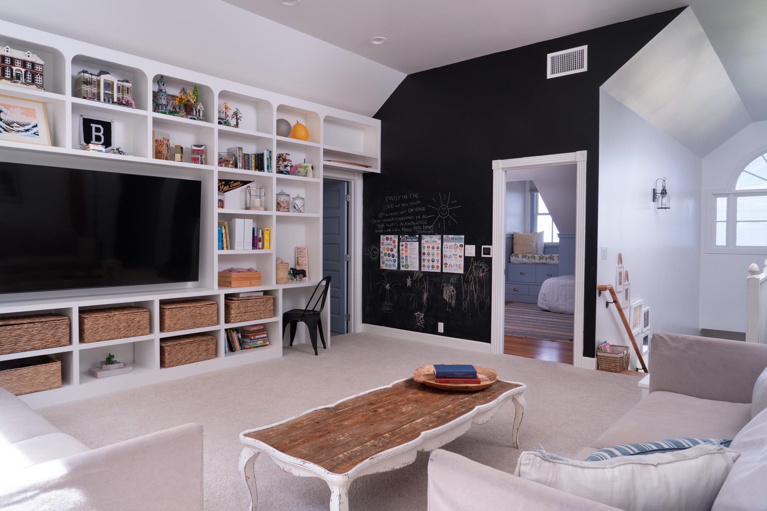 1630 Olinda Road Makawao, HI 96768 - Photo 25 of 50 a living room with furniture