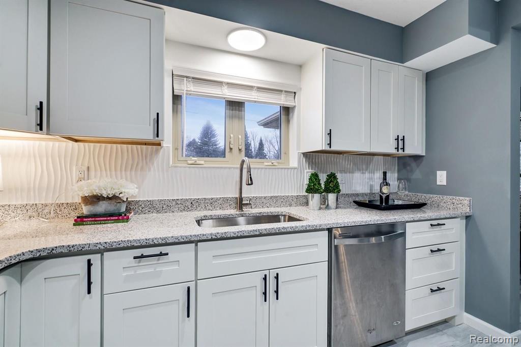 3325 John R Road Rochester Hills, MI 48307 - Photo 10 of 25