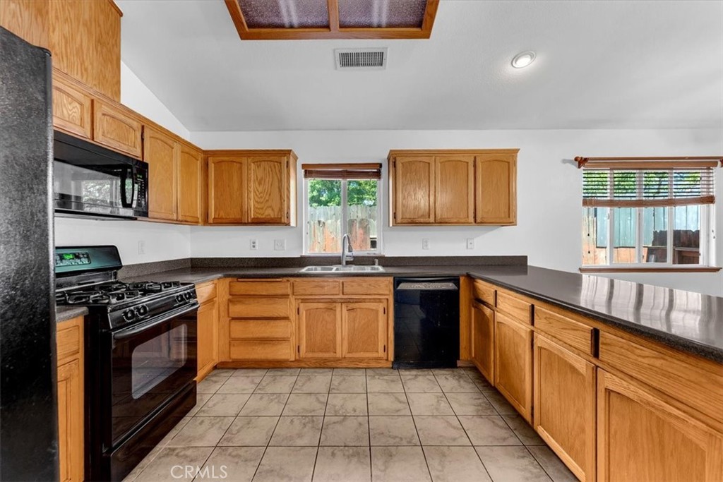 245 Shelley Way Red Bluff, CA 96080 - Photo 12 of 63