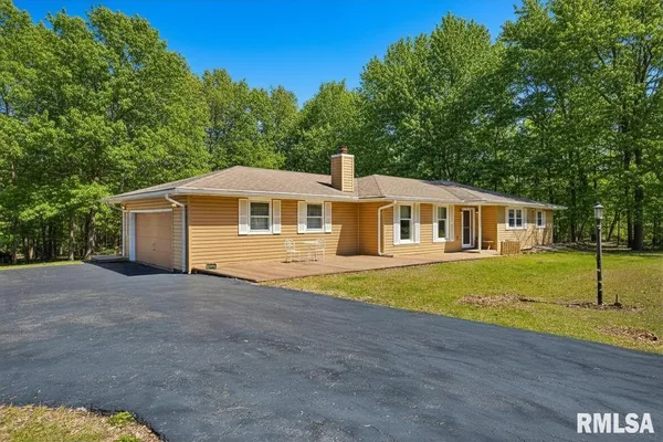 $395,000 | 2353 Hollands Grove Road, Washington, IL 61571