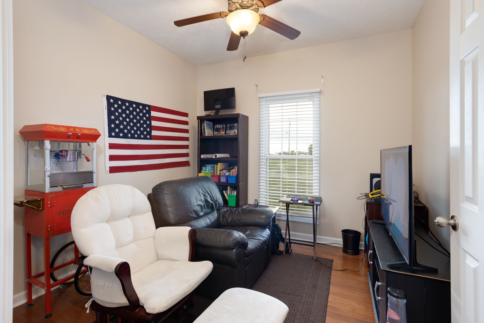 621 Jackson Road Portland, TN 37148 - Photo 20 of 32 a living room with furniture and a flat screen tv