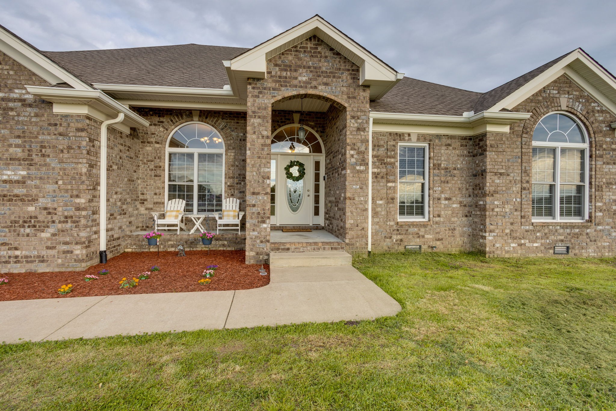 621 Jackson Road Portland, TN 37148 - Photo 3 of 32 a front view of a house with garden