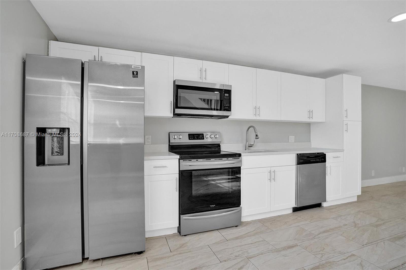 242 Southwest 9th Street, Unit 2 Dania Beach, FL 33004 - Photo 13 of 38
