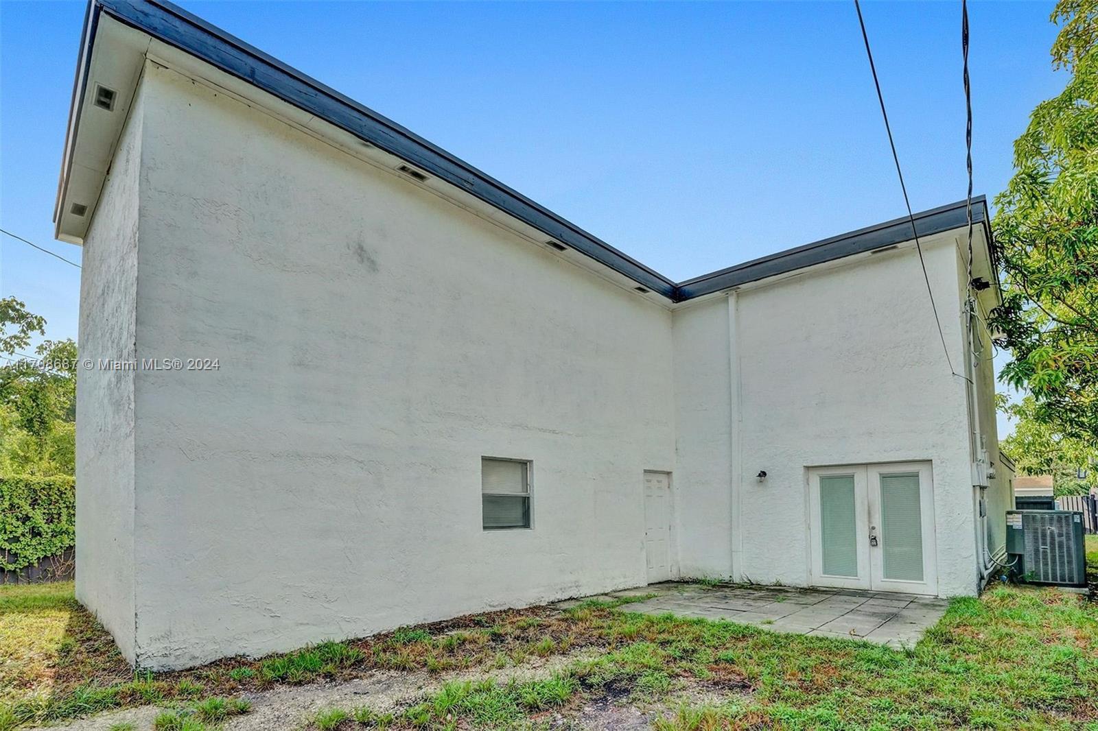 242 Southwest 9th Street, Unit 2 Dania Beach, FL 33004 - Photo 34 of 38