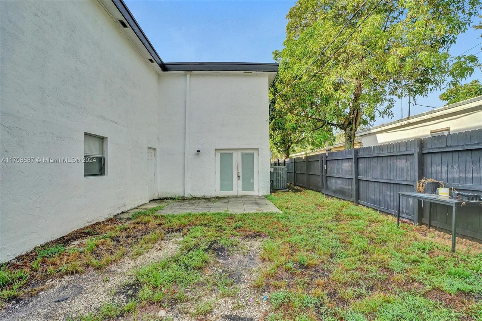 242 Southwest 9th Street, Unit 2 Dania Beach, FL 33004 - Photo 35 of 38