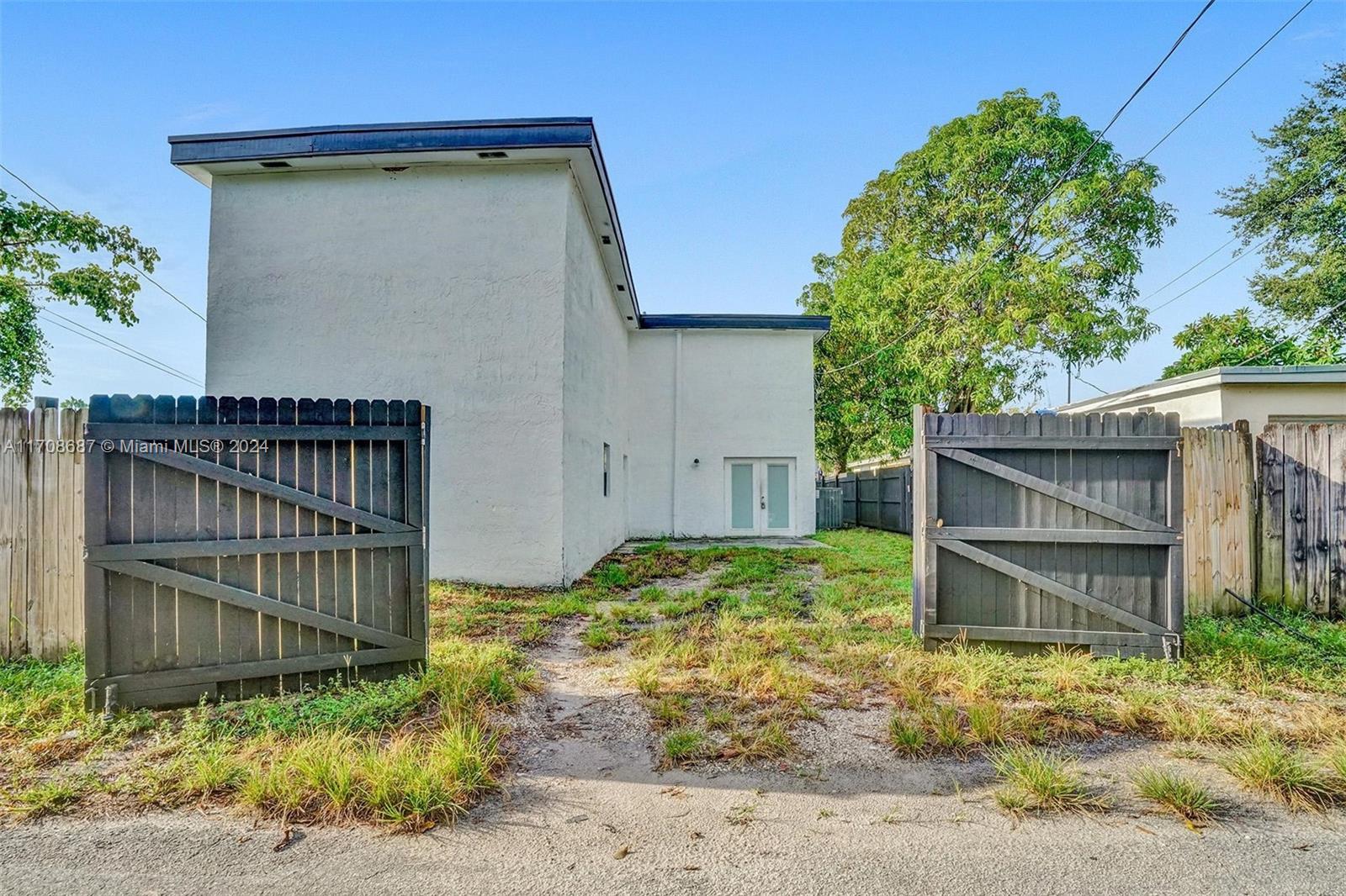 242 Southwest 9th Street, Unit 2 Dania Beach, FL 33004 - Photo 37 of 38