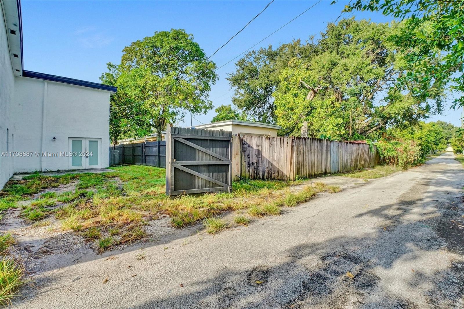 242 Southwest 9th Street, Unit 2 Dania Beach, FL 33004 - Photo 38 of 38