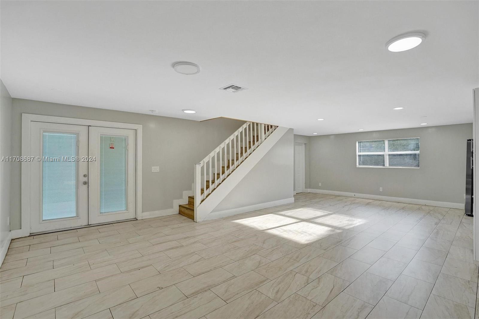 242 Southwest 9th Street, Unit 2 Dania Beach, FL 33004 - Photo 4 of 38
