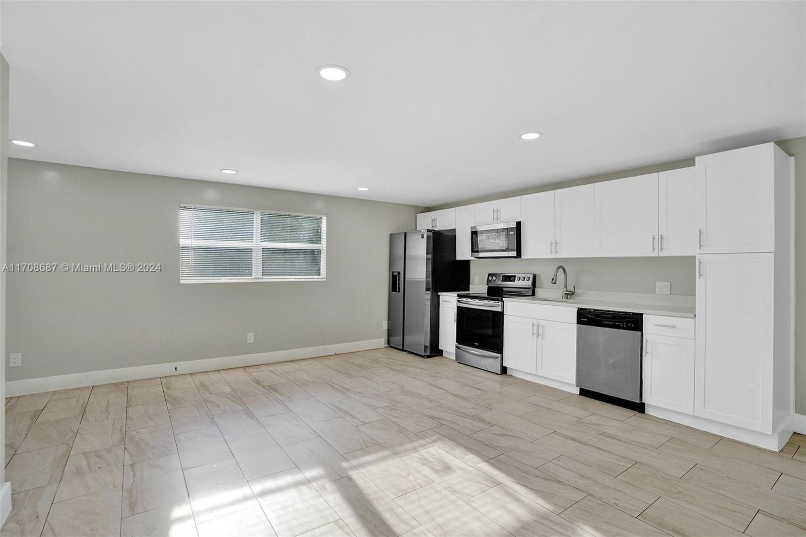 242 Southwest 9th Street, Unit 2 Dania Beach, FL 33004 - Photo 7 of 38